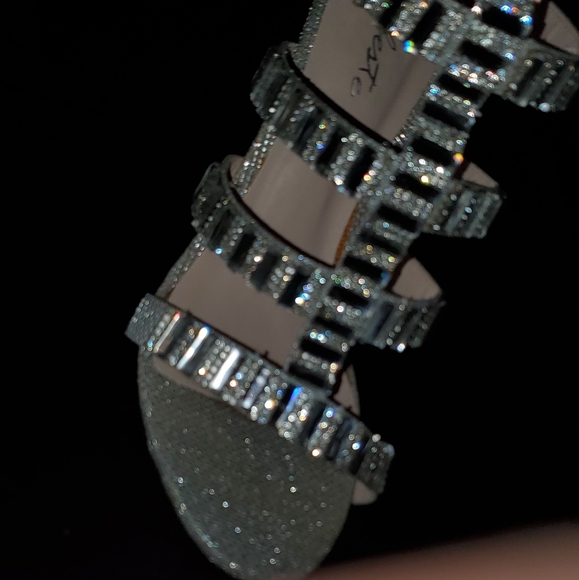 Shoes - Picture 4 of 4